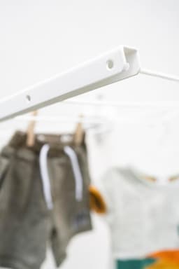 Opvouwbare witte muurkleding Airer - Ruimtebesparende kledingdroger — thumbnail 3