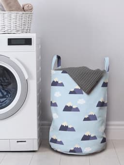 ABAKUHAUS Sky waszak, Cartoonstijl bergwolken, wasmand met handvaten, trekkoordsluiting voor wasserettes, lichtblauw donker indigo — thumbnail 3