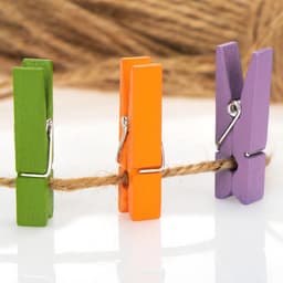 Mini Wasknijpers en Jute Touw - 120 Kleurrijke Houten Clips voor Decoratie van Foto's en Collages — thumbnail 3