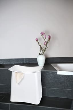 Unyqoos® Witte multifunctionele kruk met uitneembare waszak voor badkamer — thumbnail 5