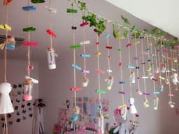 Set van 100 Kleurrijke Houten Kledingknijpers met 30 m Jute Touw voor Foto's, Creatieve Projecten en Decoratie — thumbnail 2