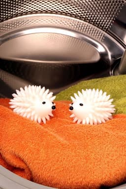 Kikkerland Herbruikbare wasdrogerballen (set van 2) - Vermindert droogtijd - Egel - Wit - Huishouden accessoire - Ballen voor in de droger — thumbnail 4