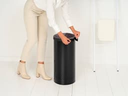 Brabantia Wasmand - met Deksel - 35 l - Matt Black / Dark Grey — thumbnail 2