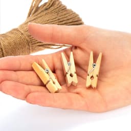 Wasknijpers en 50 m jute touw, kleine houten knijpers als decoratie voor foto's, collages, ansichtkaarten, foto's & geluksgeschenken (120 stuks - met jute lint - naturel) — thumbnail 3