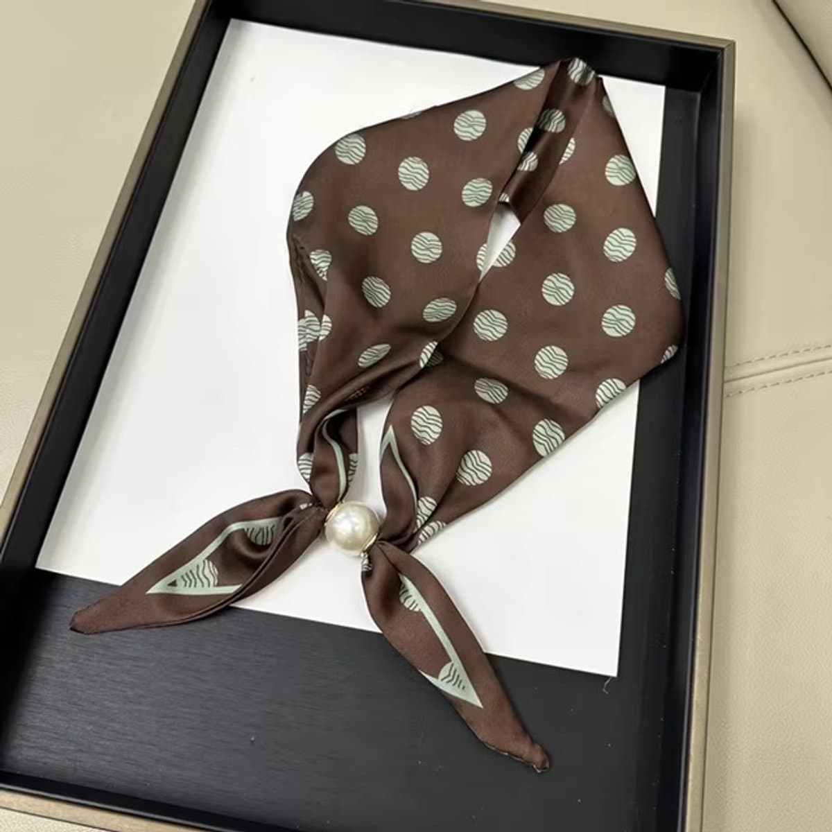 Sjaaltje - Scarf- Accessories - Dames- Bandana's- Halsdoek - Imitatie Zijde- Bruin - Bolletje - Magneet - Parel — afbeelding 1