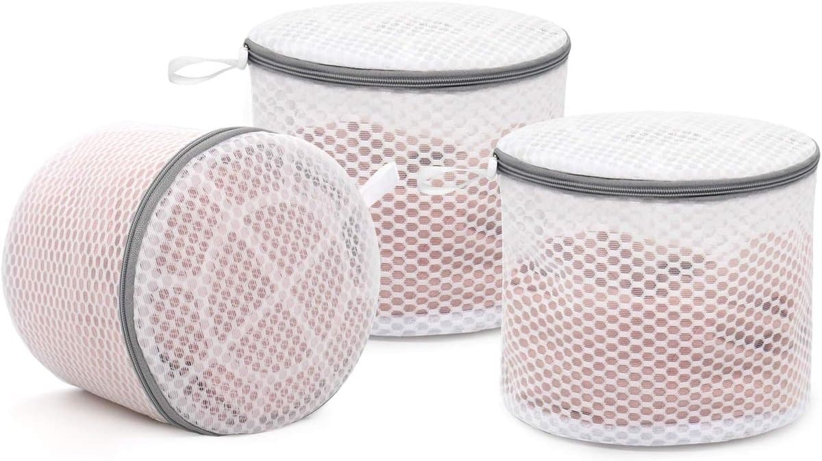 Drie waszakken van mesh voor de wasmachine kunnen worden gebruikt om bh's, ondergoed, sokken en delicate kledingstukken te wassen. — afbeelding 1