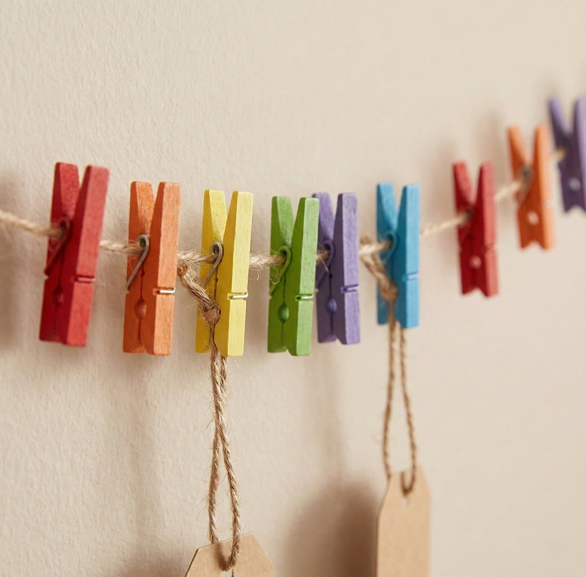 Mini Knijpers Gekleurd - 30 Mini Knijpertjes - Knijpertjes voor Kaarten of Foto's — afbeelding 1