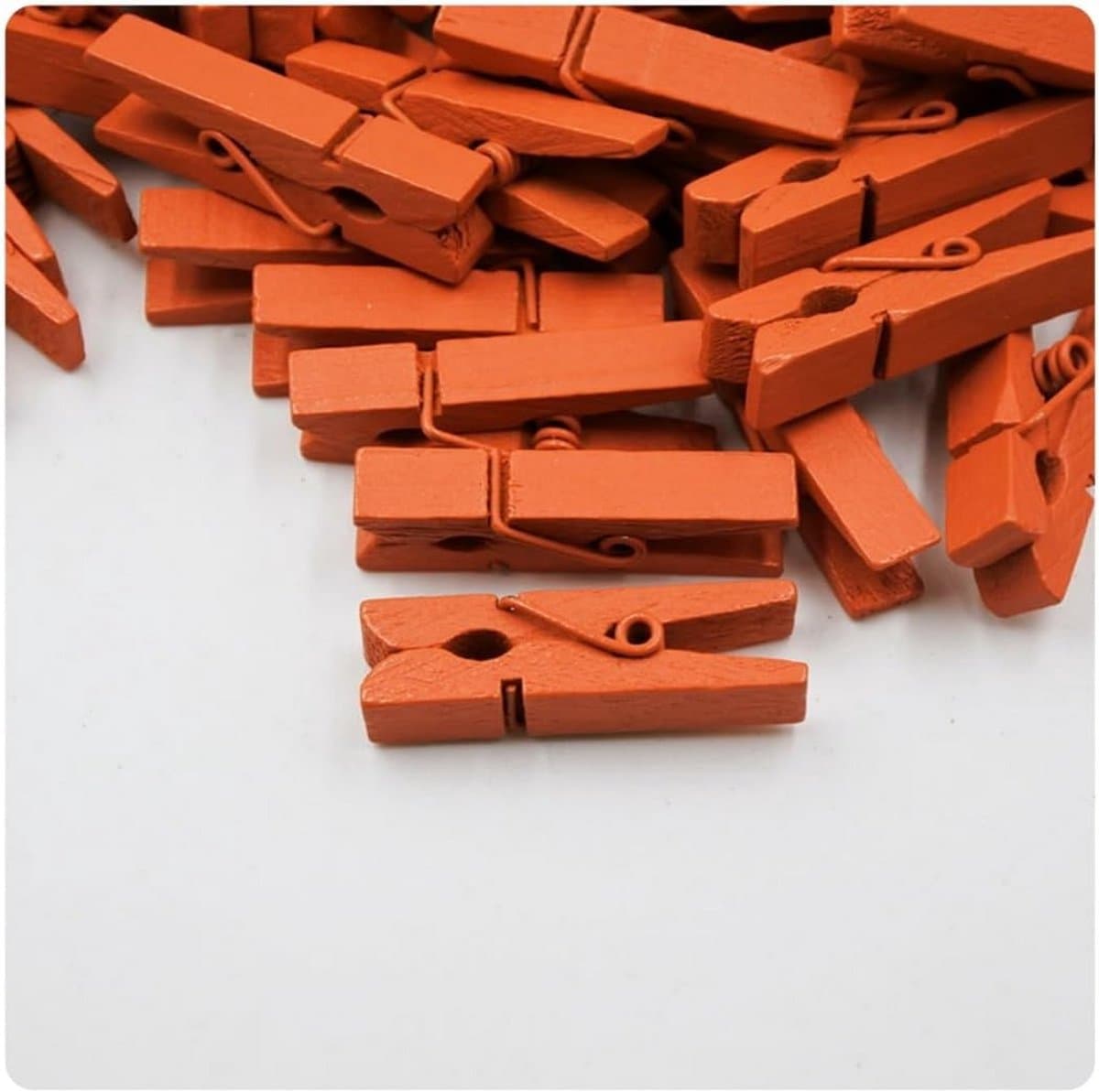 100 Mini Houten Wasknijpers Gekleurd - 3.5 cm - Decoratie Clips voor Foto's en Kaarten — afbeelding 1