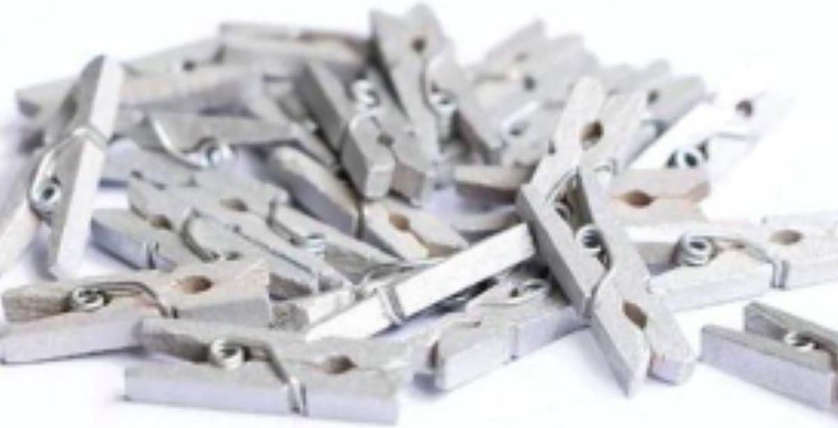 Kleine houten mini knijpers - 50 STUKS - Zilver - Knijpertjes - Fotoknijpers - Geboorte wasknijpers - 2.5 CM - Kaartknijpers - Foto knijpers - Knijper om foto's aan op te hangen - Fotohouder - Knijpers - Wasknijpers - Kerstkaart hangers - Decoratie — afbeelding 1