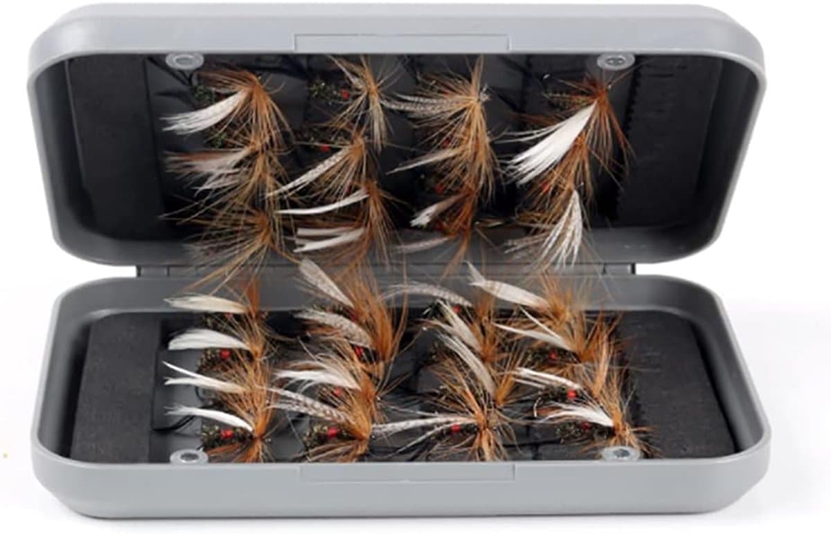 Droge en natte vliegen, nimfen, streamers voor het vissen op baars, zalm en forel — afbeelding 1