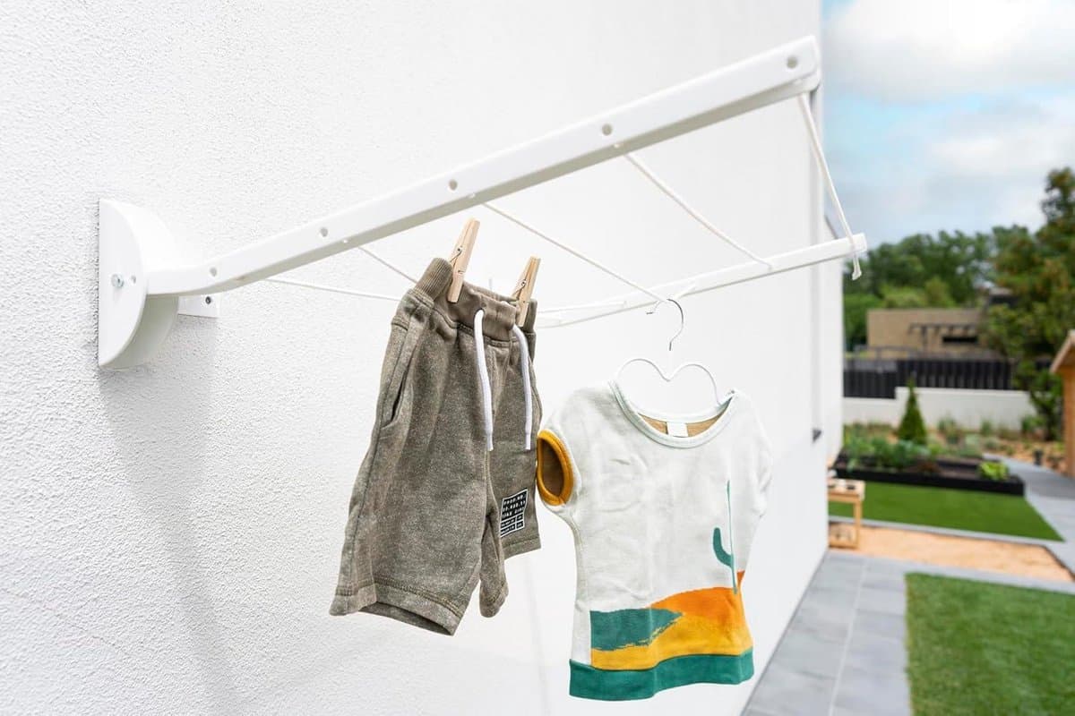 Opvouwbare witte muurkleding Airer - Ruimtebesparende kledingdroger — afbeelding 1
