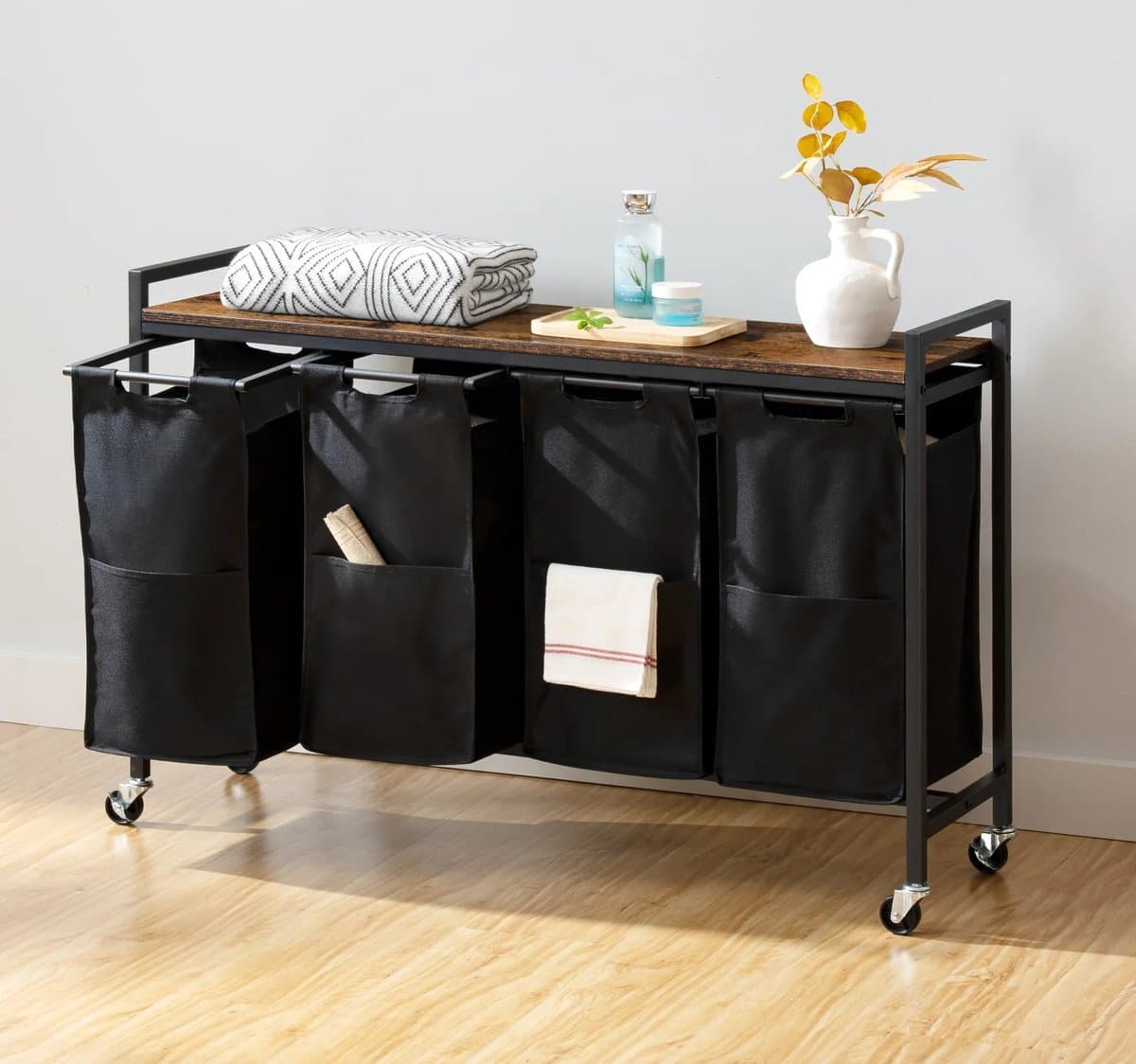 HOOBRO Wasmand met 3 waszakken - Met Plank en Haken - Bruin - Wieltjes — afbeelding 1