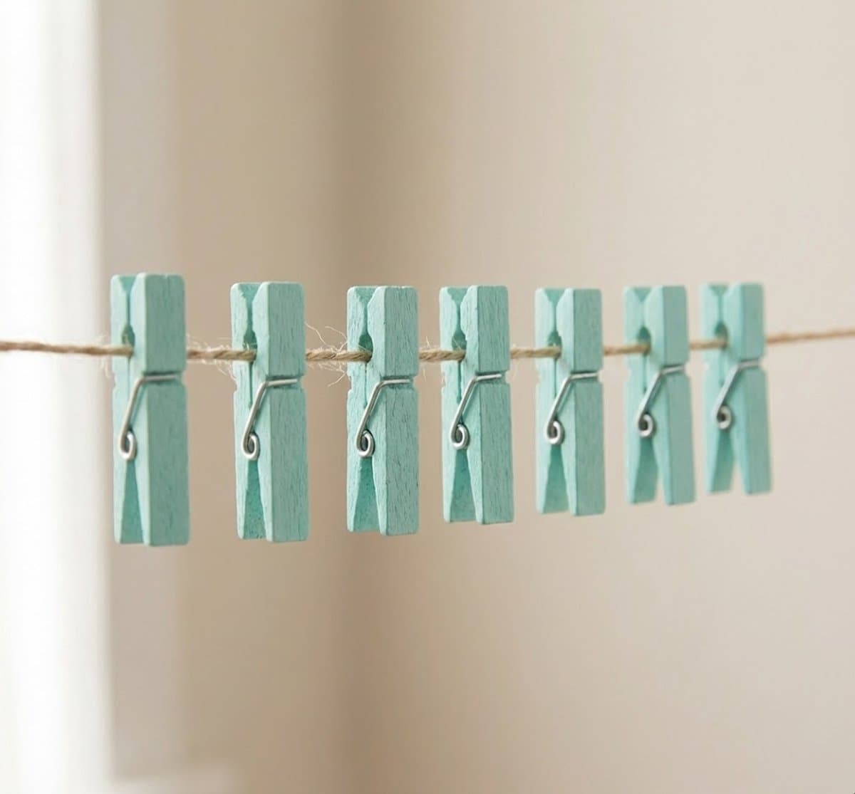Mini Knijpers Mint – 24 Houten Knijpertjes voor Kaarten & Foto’s — afbeelding 1