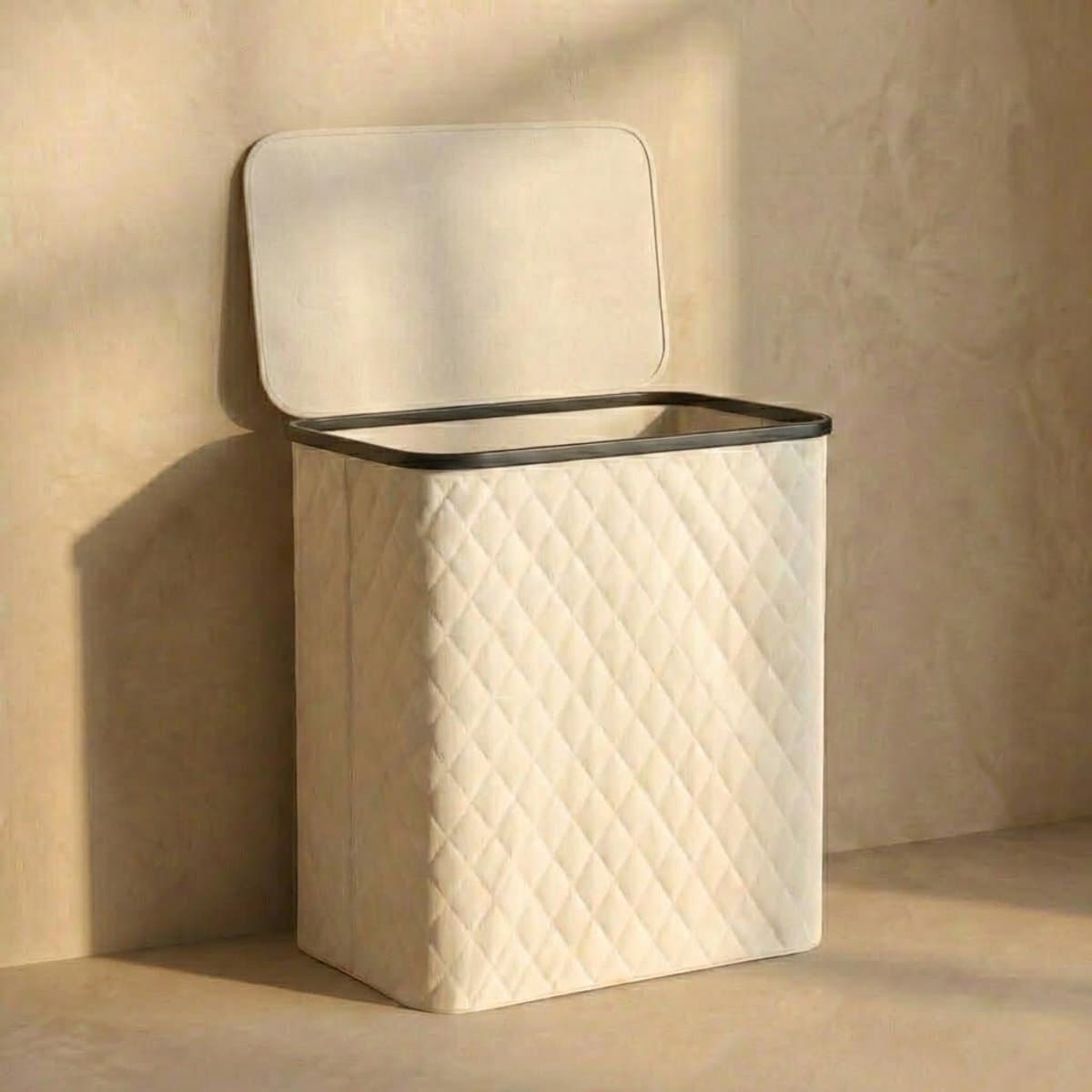 MAZAZU Wasmand met Deksel & Uitneembare Waszak - XXL 132 Liter - Diamond Stitch - Bamboe Frame - Crème Wit - 57x37x63 cm — afbeelding 1
